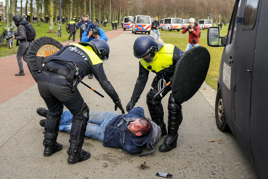 een-van-de-arrestaties-in-den-haag-vorig-jaar-die-melzer-benoemde.jpeg